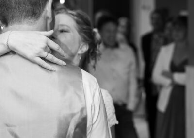 une alliance pour marquer la magie de la danse d’ouverture de bal des mariés